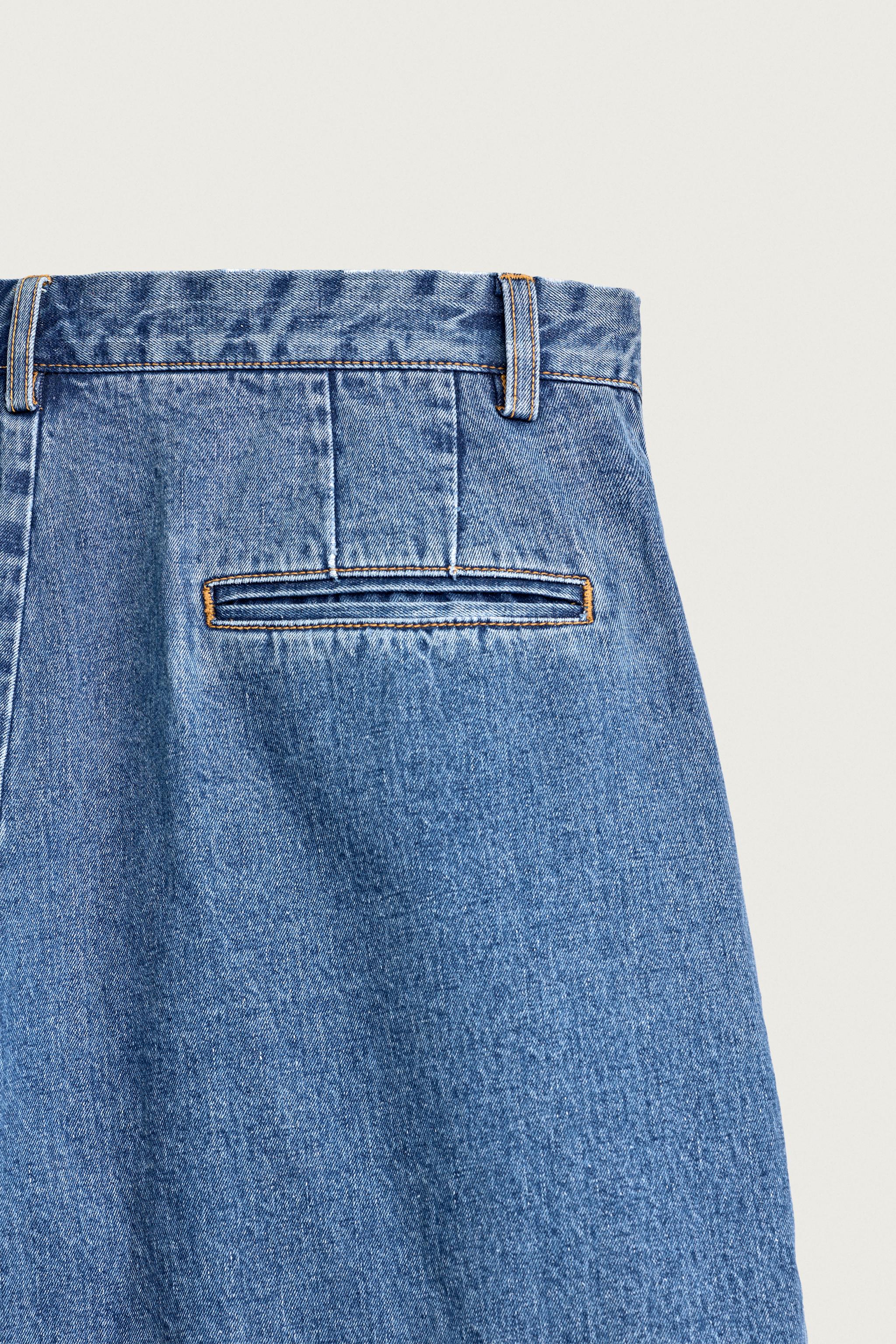 REGULAR FIT PLEATED DENIM SHORTS